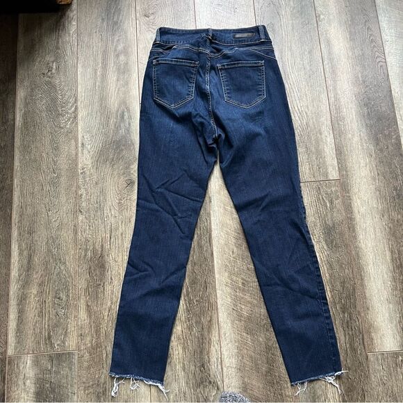 Cello High Rise Skinny Jeans Frayed Hem Lightly Distressed Size 9 Dark Blue - Picture 12 of 12